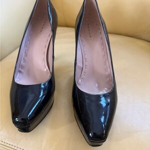 Tahari black patent leather platform pumps